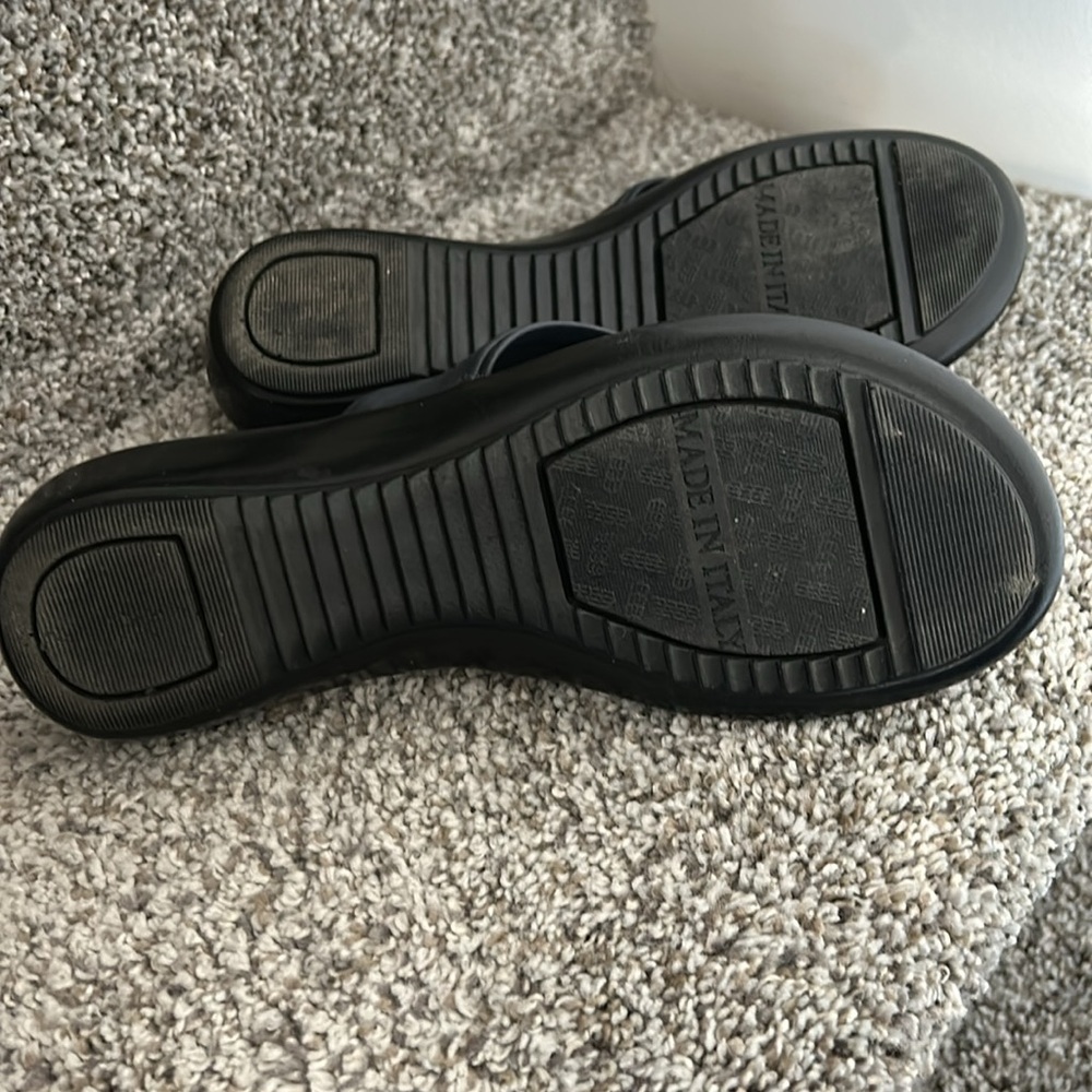 Italian Shoemakers Low Wedge Sandals - Picture 7 of 11